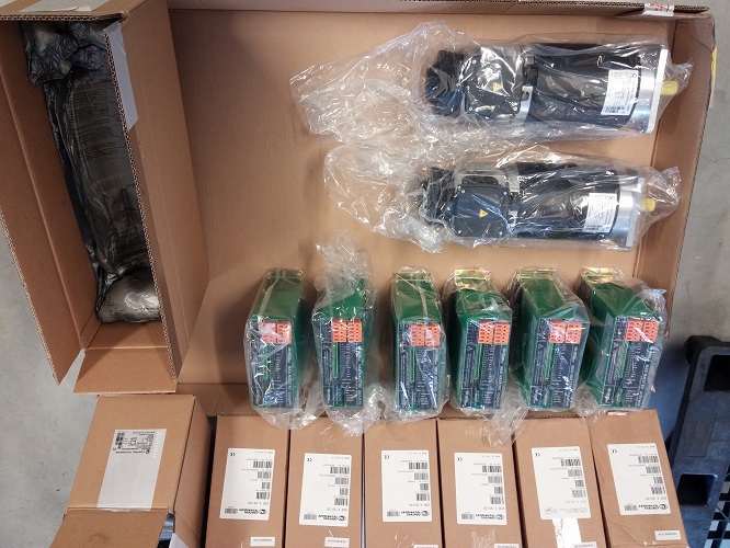 095U3B300BACAA100190 艾默生CT伺服電機